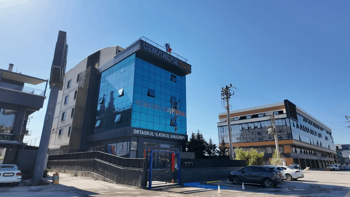 Uzmanlar Koleji sınıf ortamı