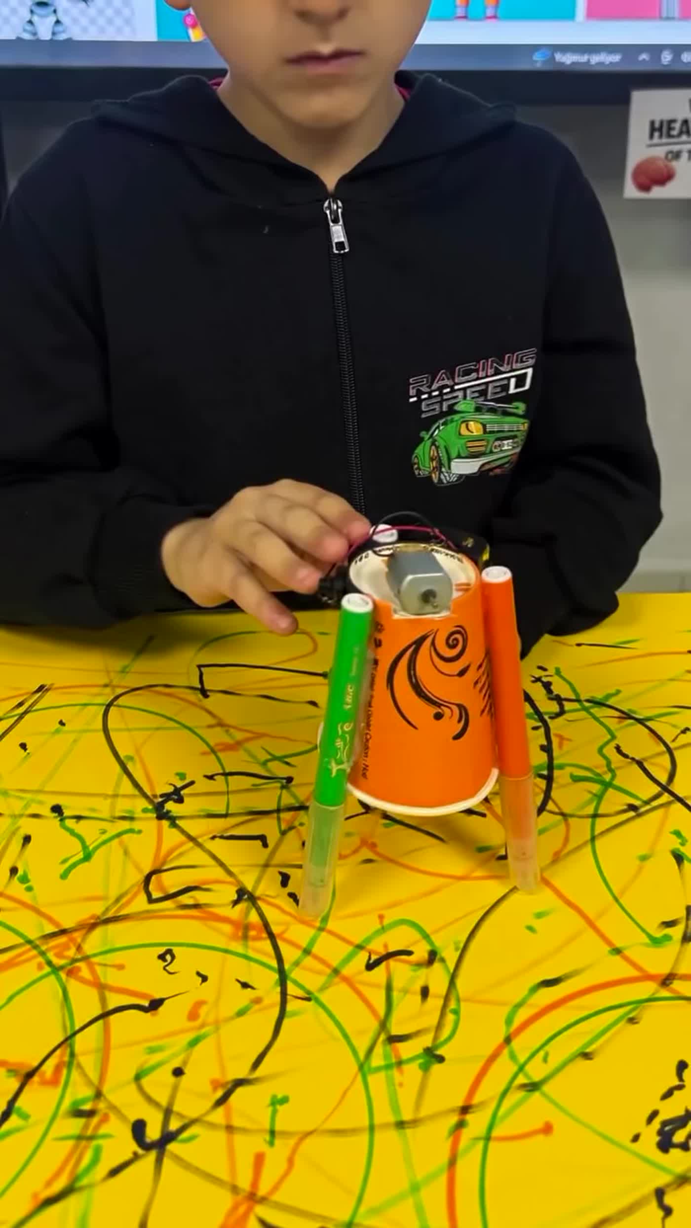 1 ve 2. Sınıf Öğrencileri Tasarladıkları Robotları Sunuyor