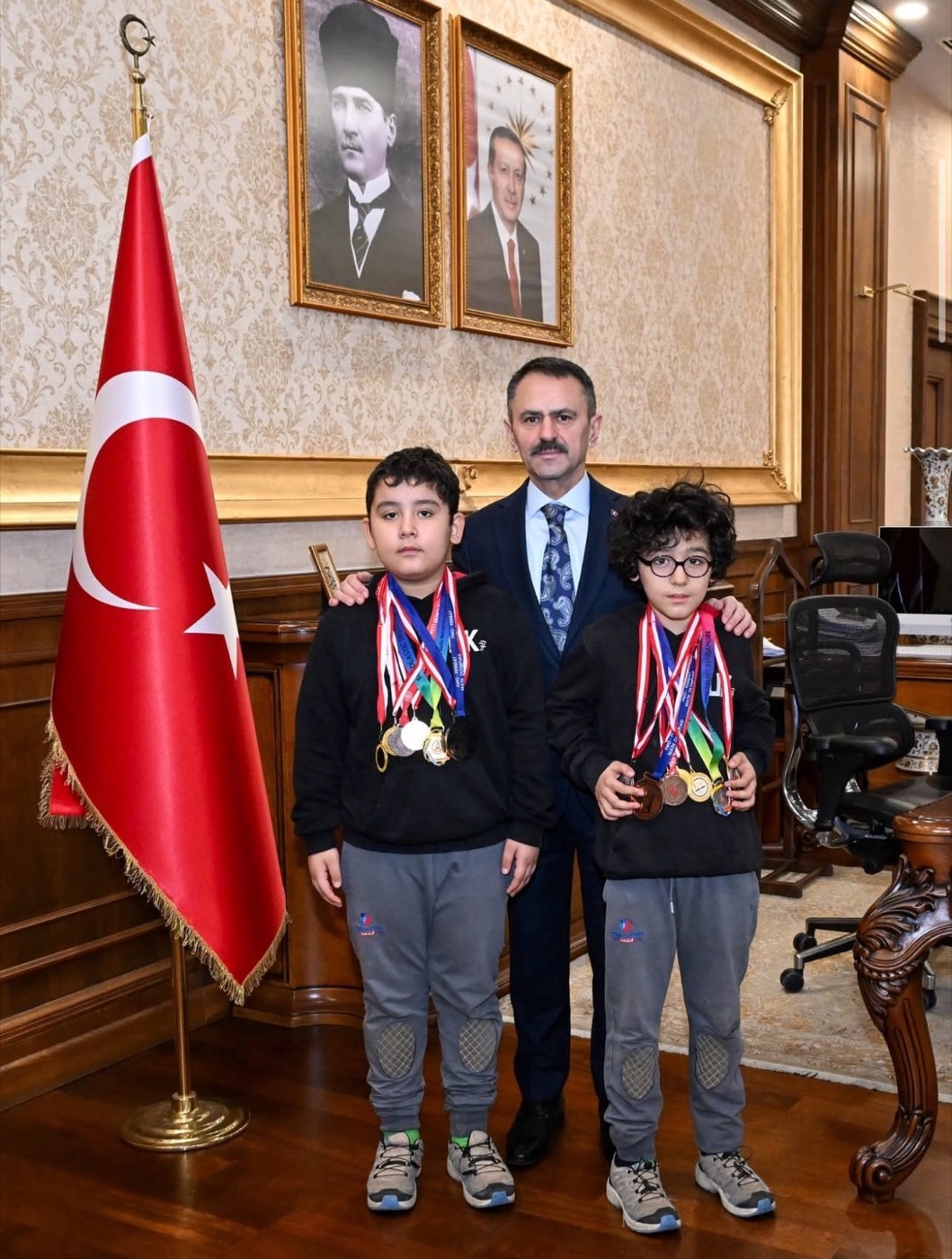 Daşdemir Kardeşler Başarılarını Vali İlhami Aktaş ile Paylaştı