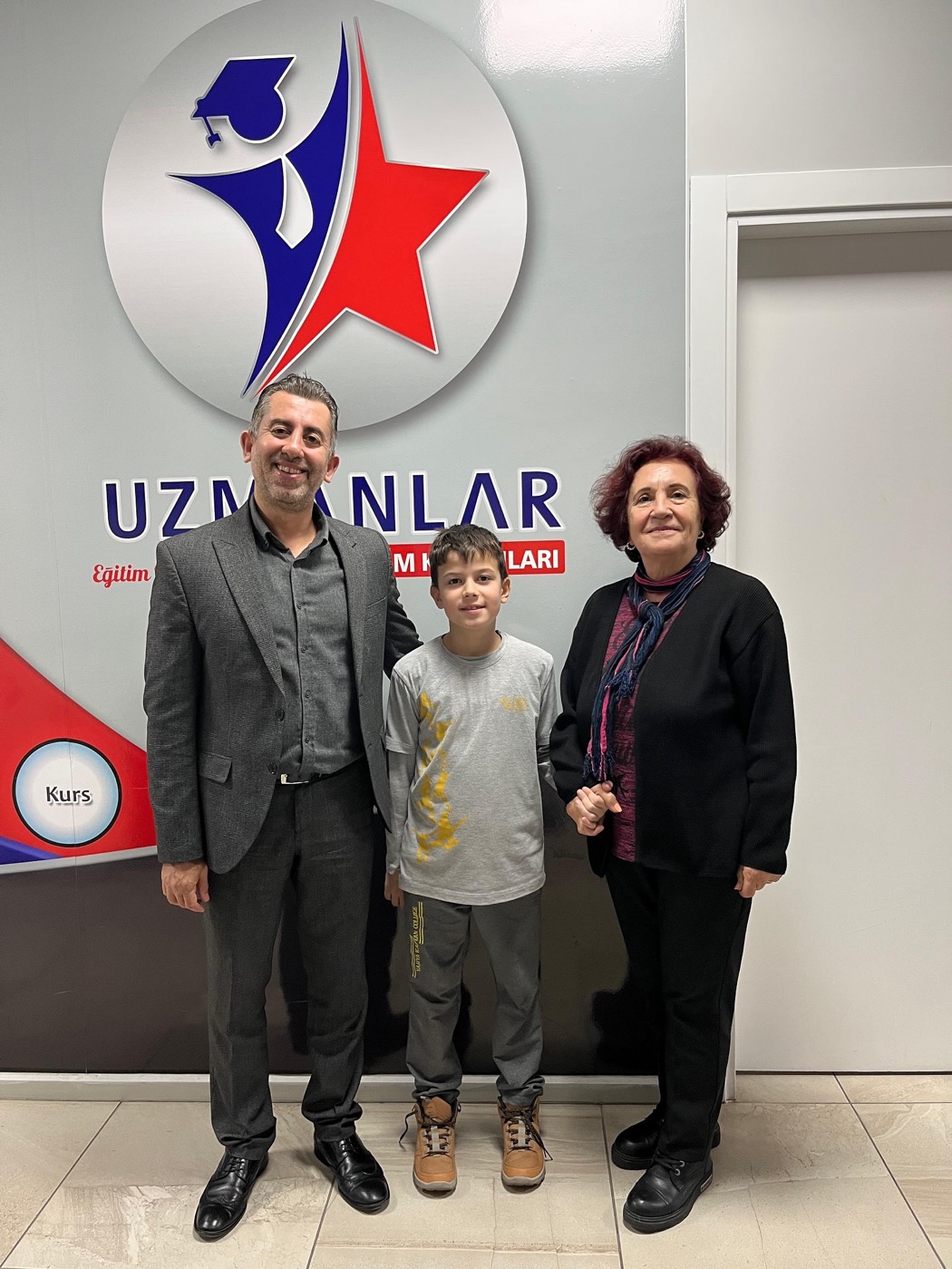 Tuna Çolakoğlu 8-10 Yaş Tenis Turnuvasında İzmit Üçüncüsü Oldu