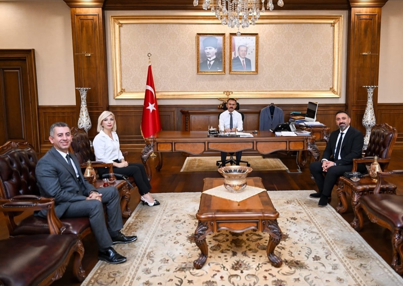Kurum Yöneticilerimizden Vali İlhami Aktaş'a Ziyaret